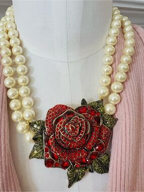 Heidi Daus / Disney 🆕 Enchanted Beauty Rose necklace